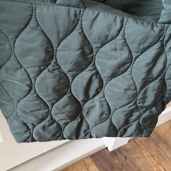 Loft Quilted Green Tote Bag - Picture 5 of 6